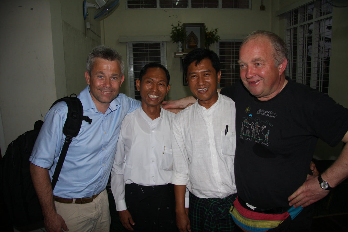 Nicolai Prydz med lederne for 88-generasjonen, blant dem Ko Jimmy, i Yangon 2012